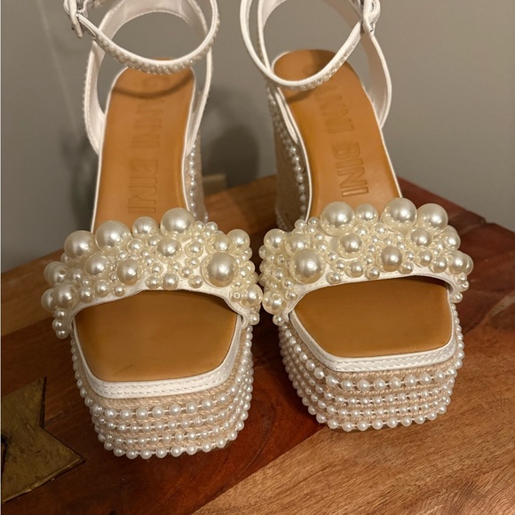 Gianni Bini White Pearl Wedge Sandals - Picture 3 of 5